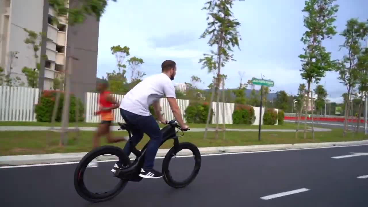 Reevo: The Hubless E-Bike