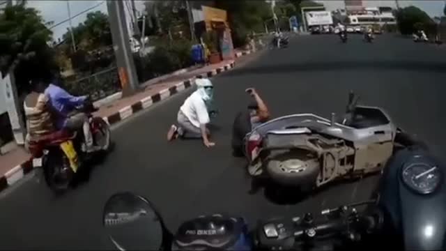 funny video a girls blaming a biker to the reason of her fallen