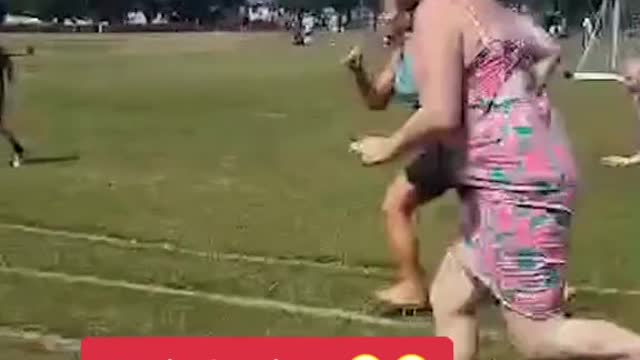 Competitive mum shoves rival to the ground during run