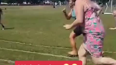 Competitive mum shoves rival to the ground during run