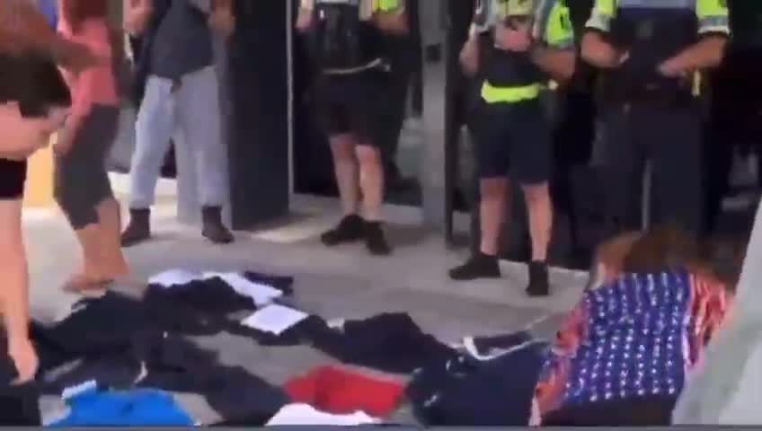 Perth, Australia: Nurses leave their uniform out parliament over vaccine mandates