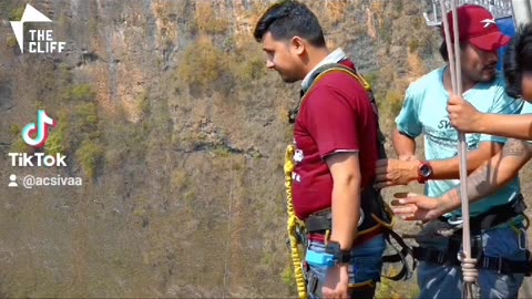 Worlds highest bunjee jump