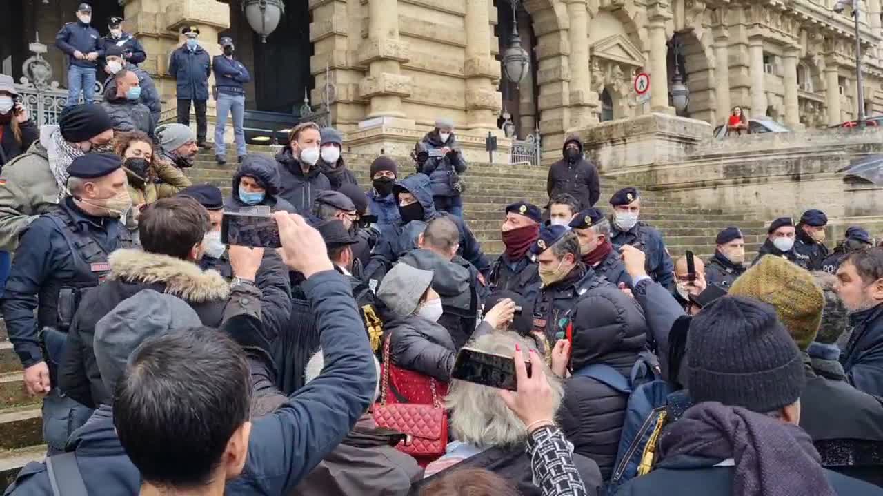 Corte di Cassazione - Cunial insieme agli avvocati in protesta