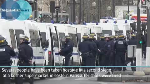 Paris siege_ police at scene of second siege at kosher supermarket