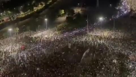 Thousands of Chileans march in downtown Santiago and other major cities