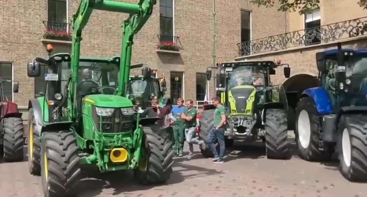 Protestující holandští farmáři v Enschede