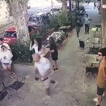 Two girls get robed and No one intervened