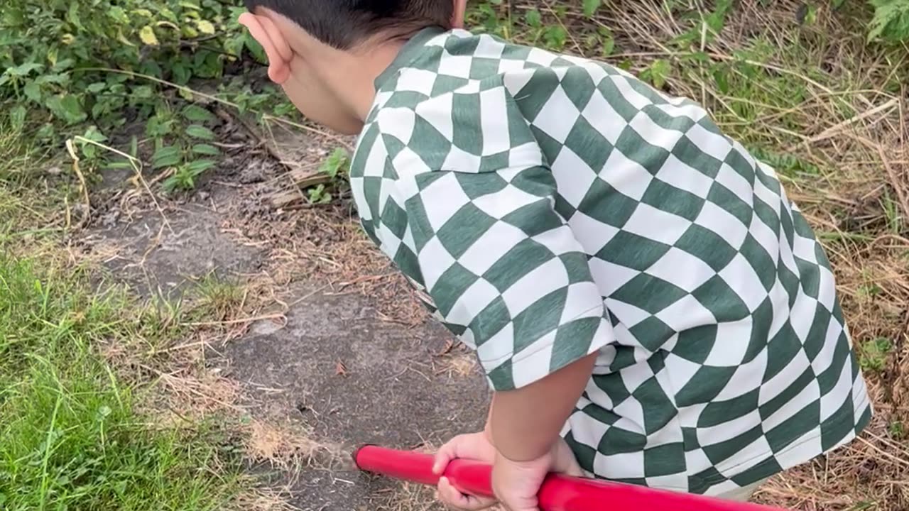 Baby karim’s working in the garden 🪴 🤣🤣