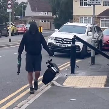 In England bauen Bürger Kameras ab👏🏻👍gegen die digitale Versklavung💪💥