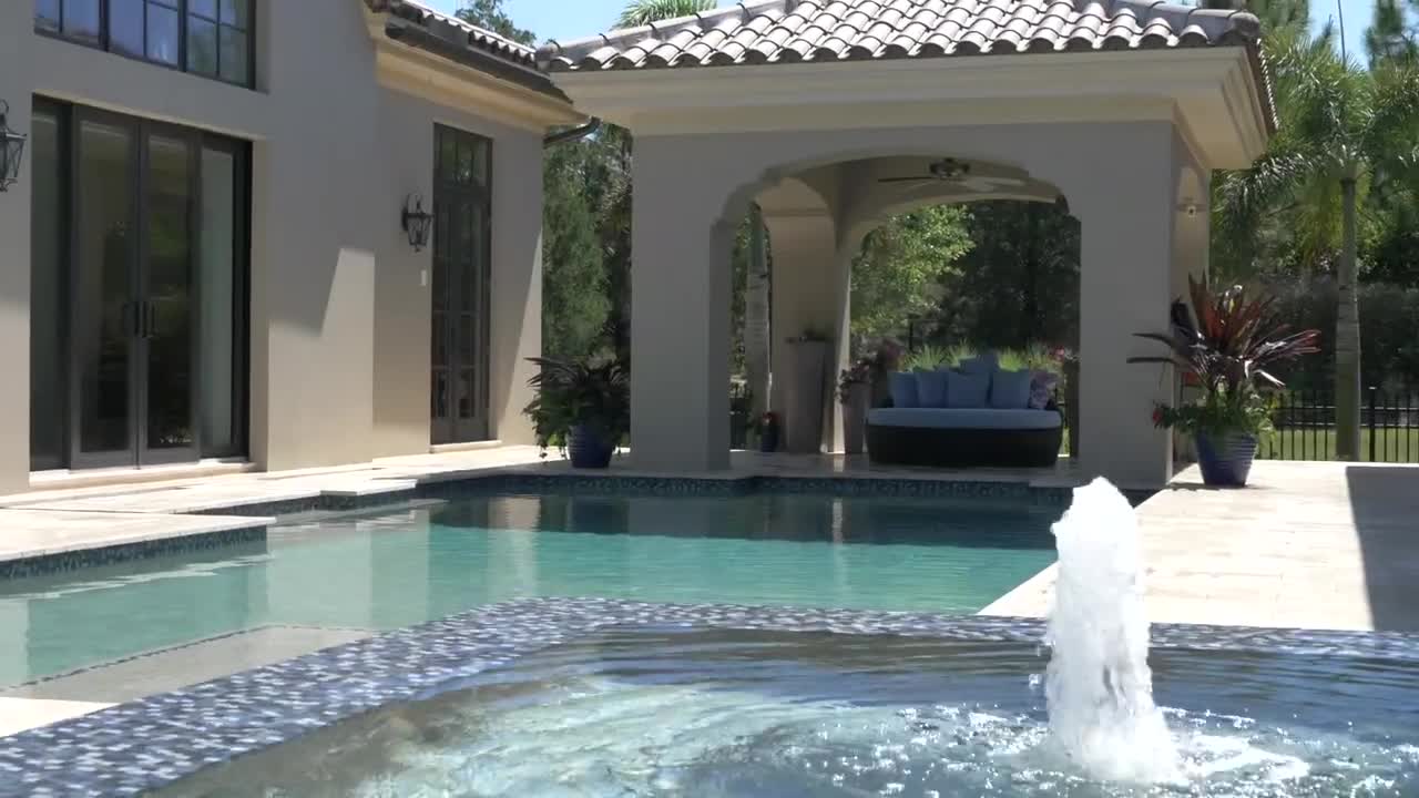 Little Glass House in Disneys Golden Oak