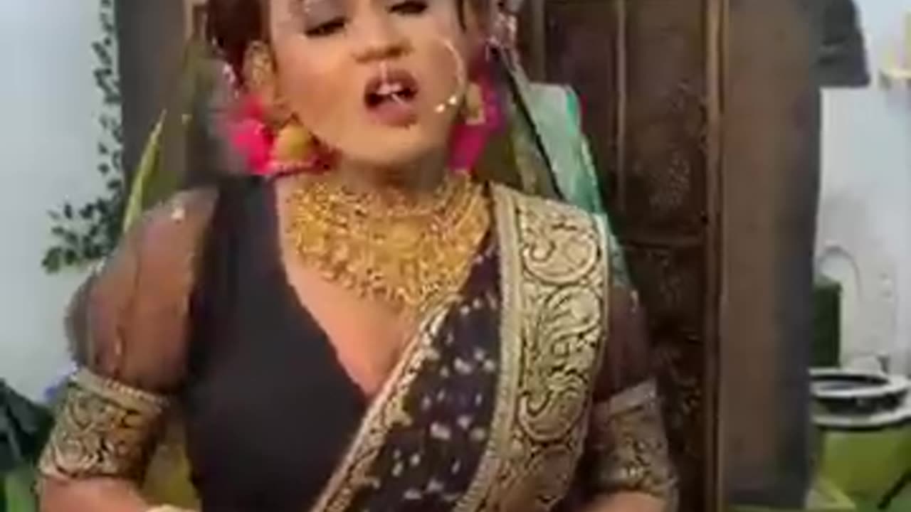 GIRL MAKEUP IN SAREE GORGEOUS