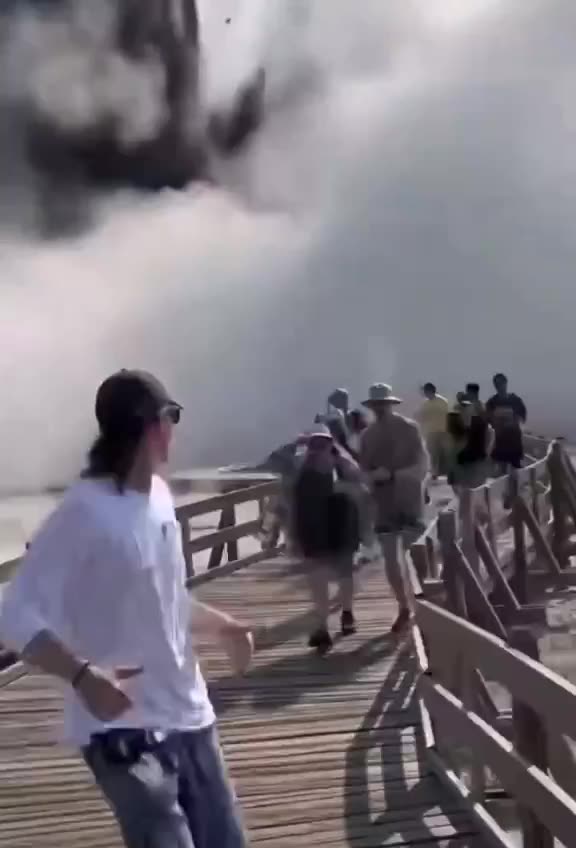 iscuit Basin in Yellowstone National Park has blown up! Sending Tourists Fleeing!