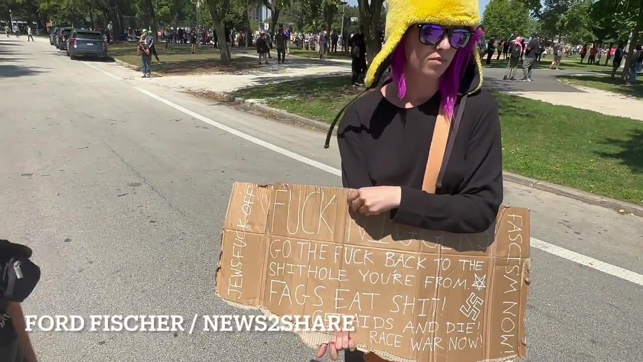 Democrat Purple haired DNC Protester thinks she’s Bruce Willis in Die Hard with a Vengeance 🤦🏻♂️