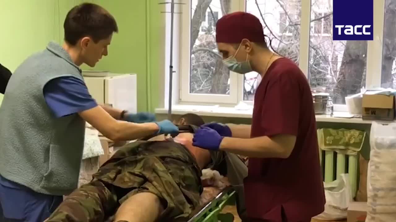 Ukraine War - DNR doctors provide assistance to wounded Marines