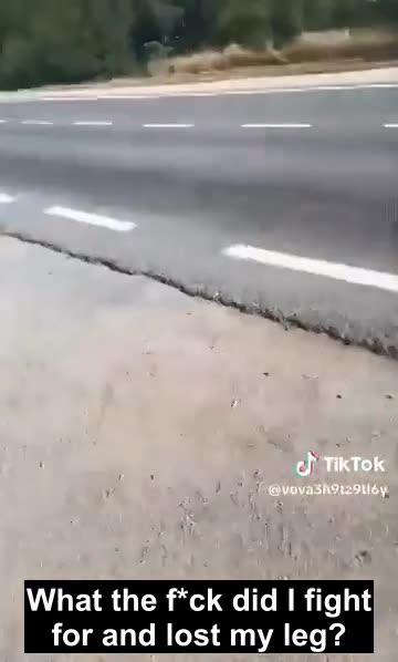 Ukrainian soldier who lost a leg in battle is outraged that no cars & buses stops to give him a ride