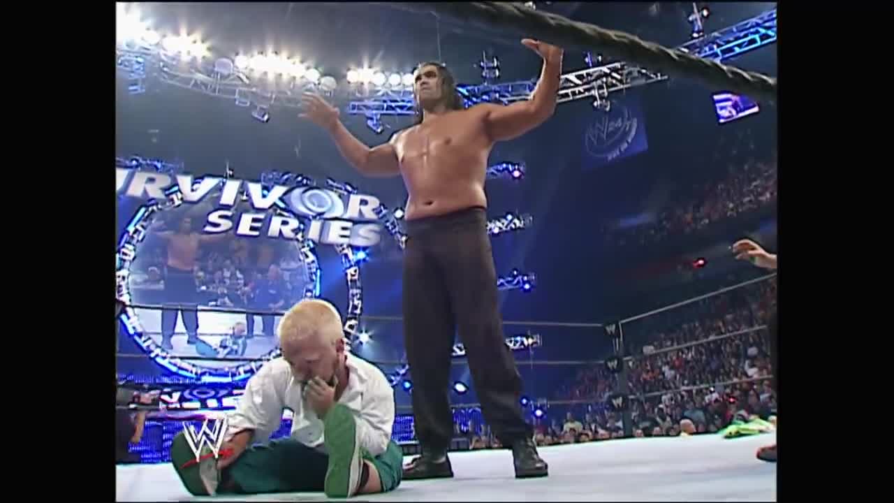 Great khali takes on hornswoggle in gigantic mismatch|| srvivor series 2007