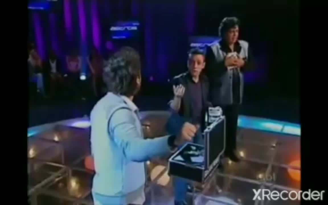 Illusionist Gustavo Vierini | Magic with technology