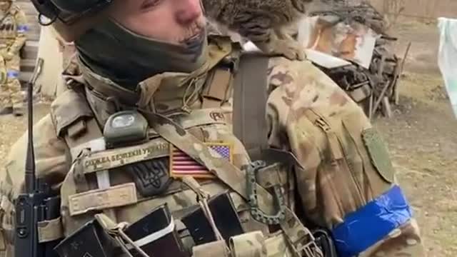 Ukraine war - Cat rescued! This Ukrainian soldier found a new friend