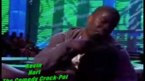 Kevin Hart Jumps Girl in Audience
