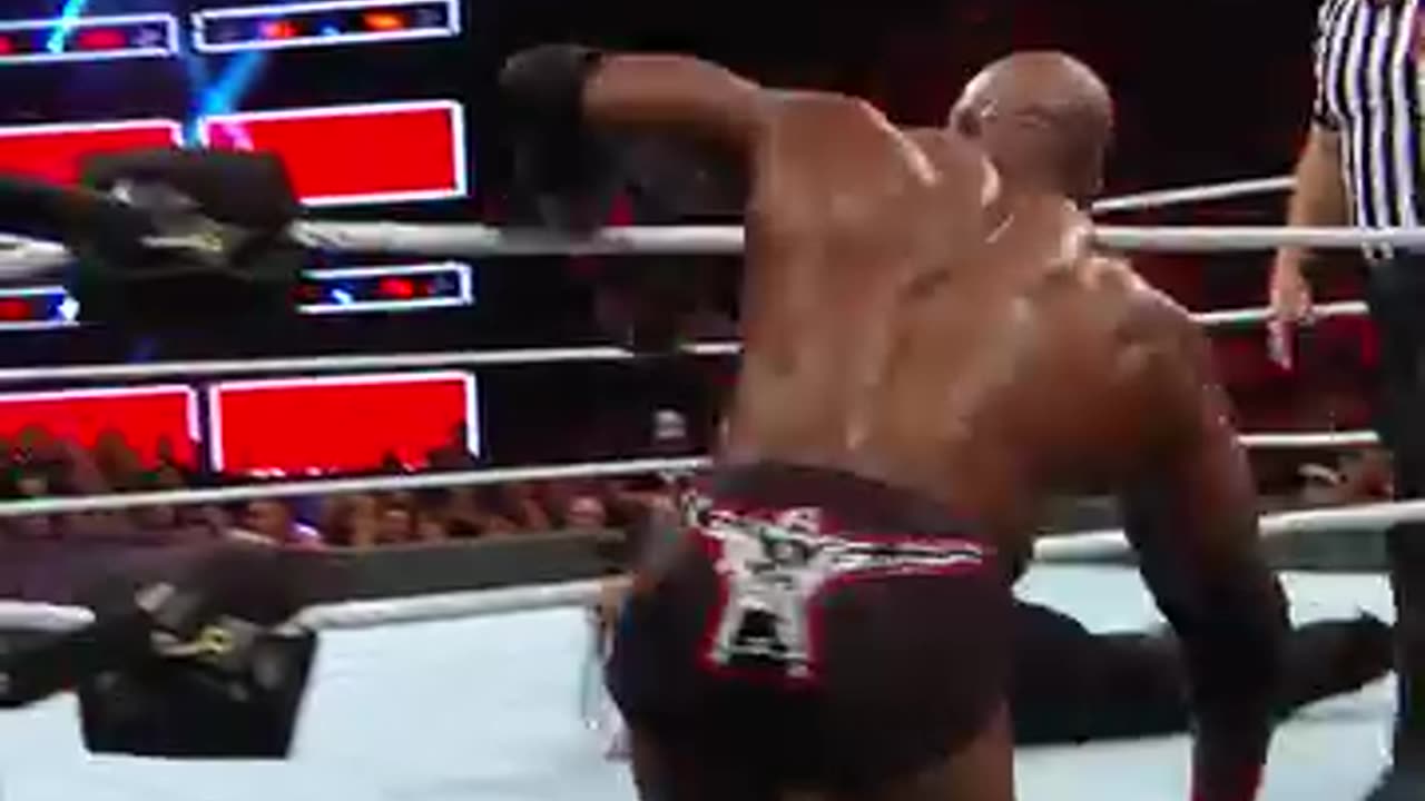 Roman Reigns vs Bobby lashley