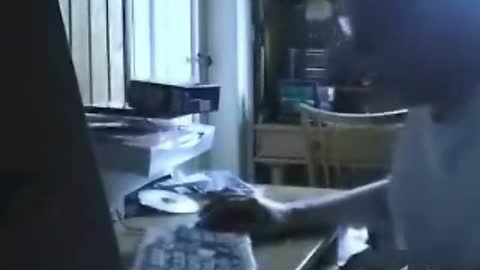 10759-001 L’ENFANTEMENT DES ÉCRANS