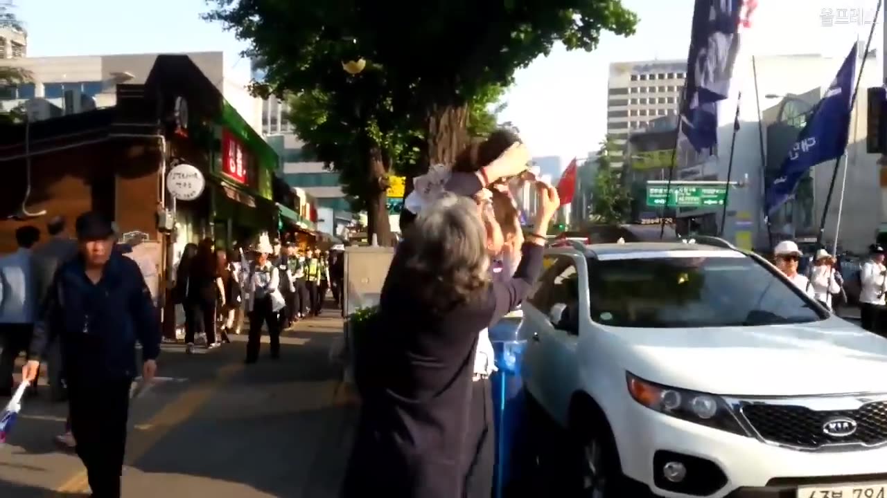 20190514_V3_S02(381EPTCtdAU)시민들의 열렬한 환호를 받으며 청와대를