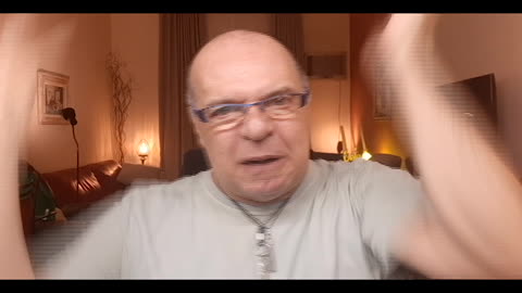 Kassio Marques cutuca e Carmem Miranda grita
