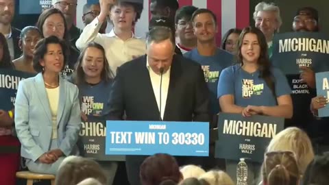 Kamala's Husband Doug Emhoff Mortified After His 'USA' Chant Goes Terribly Wrong