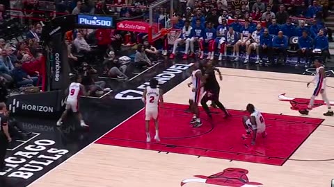 NBA | DeMar DeRozan AMAZES with a 360 TURN! Detroit vs. Chicago