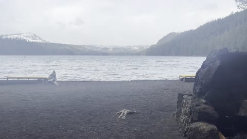 Suttle Lodge & Boathouse Lake Shoreline – Central Oregon – 4K
