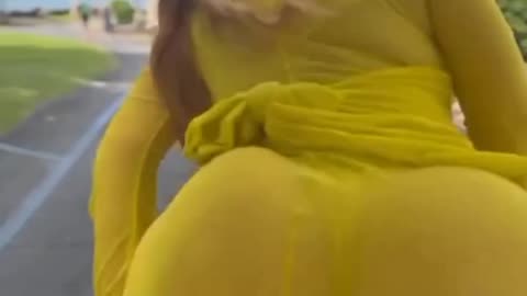TWERKING ON A GOLF CART