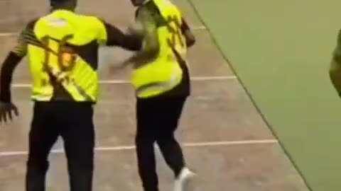 Men will be men 🤣 fun cricket match 🏏 girl with boys