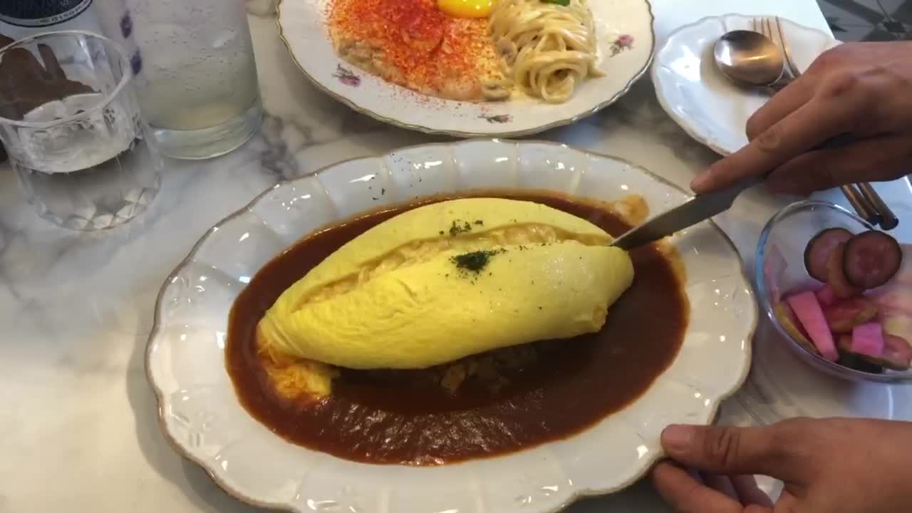Delicious Omurice Cutting Ceremony