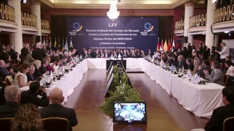 Milei pide un Mercosur con "más libertad para comerciar puertas afuera" | AFP