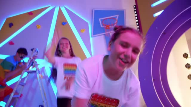 Pink Lily - Pop it Mania (Pop it song) Clip officiel