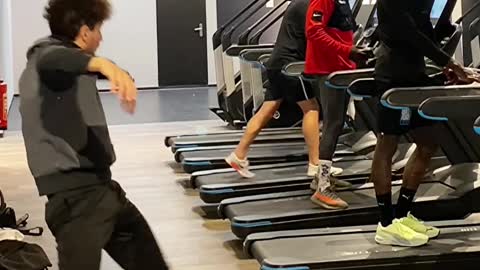 When the gym captain is showing off 😂😂