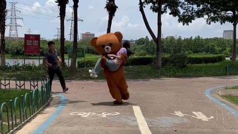 The brown bear messes with the lovers and the ending episode 127