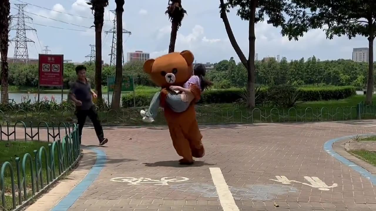 The brown bear messes with the lovers and the ending episode 127