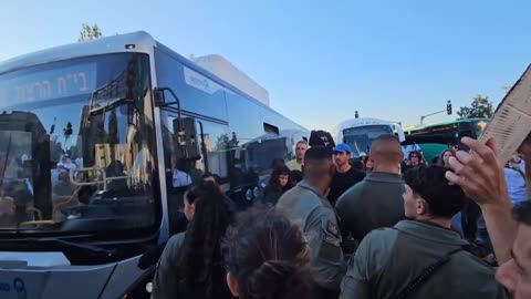 🇮🇱🇵🇸 - Demonstrations have erupted in Tel Aviv (Check Description)