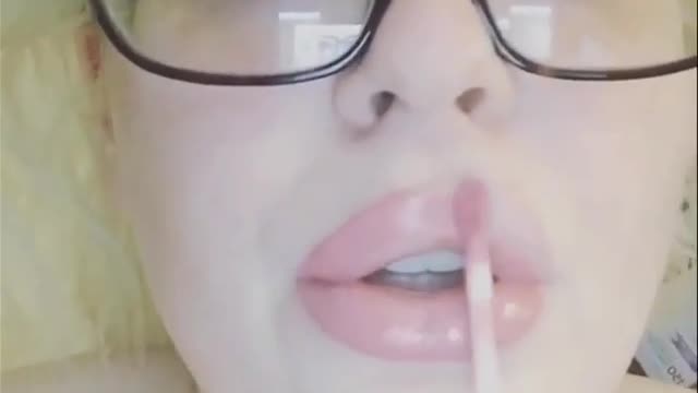 HOW TO GET NATURAL PLUMP LIPS INSTANTLY