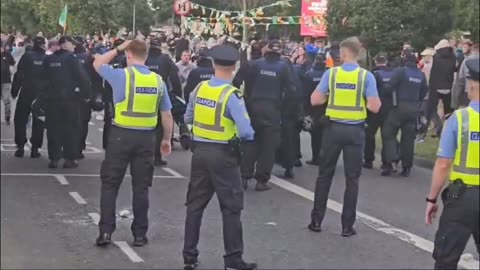 Gardaí take Irish flag from Coolock locals and throw it to the floor