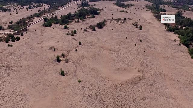 Vista con un drone de un desierto desconocido en Grecia