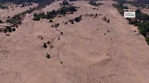 Vista con un drone de un desierto desconocido en Grecia