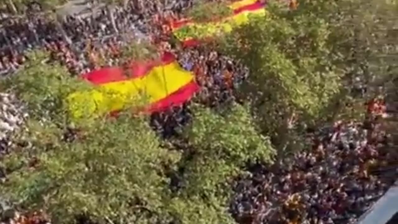 Spain… Thousands have gathered to protest against globalist Prime Minister, Pedro Sánchez
