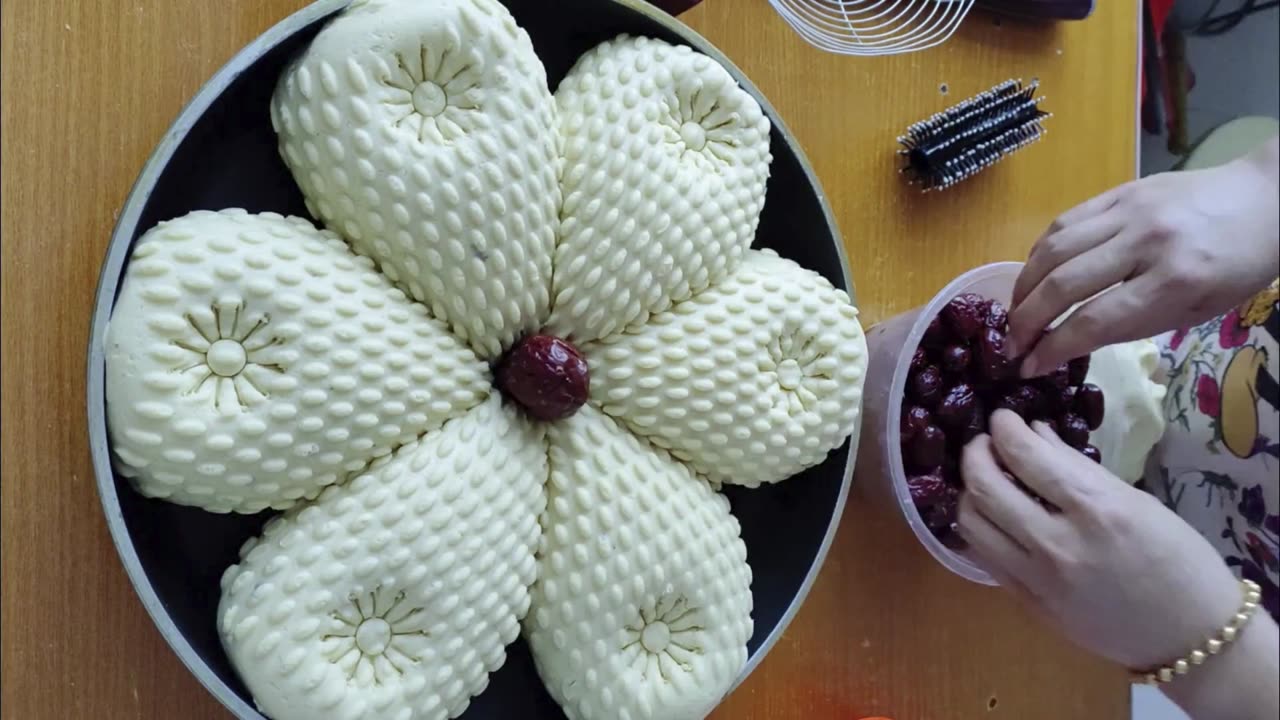 New way to make colorful steamed buns