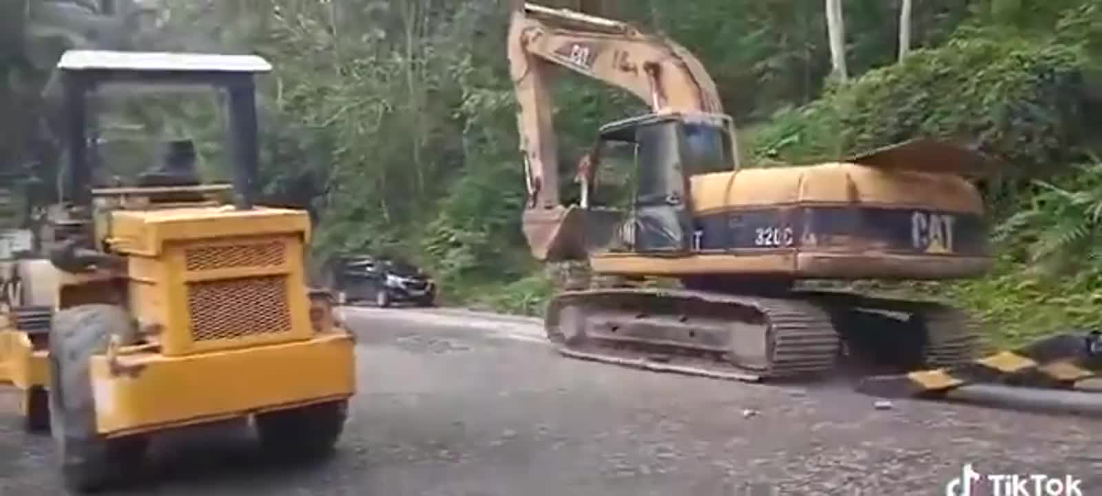 Excavator damages random car after unloading