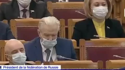 Poutine qui s'adresse au monde...