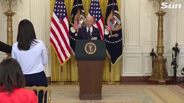 Joe Biden completely forgets what he is talking about in excruciating press conference