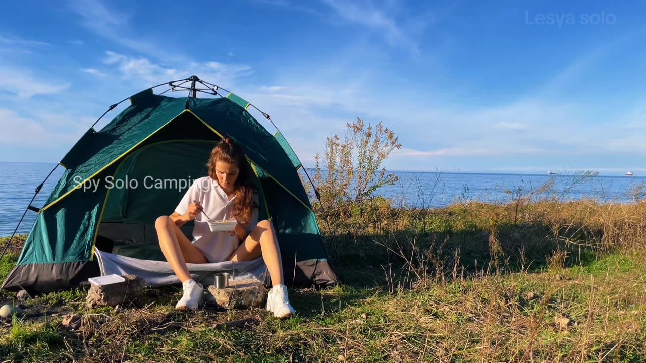 SOLO GIRL ASMR OVERNIGHT CAMPING SETTING UP CAMP AT THE SEA.