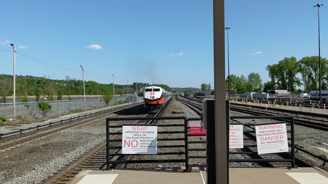 General Electric P32 Genesis Diesel Train (New Haven Unit) arriving at Croton-Harmon